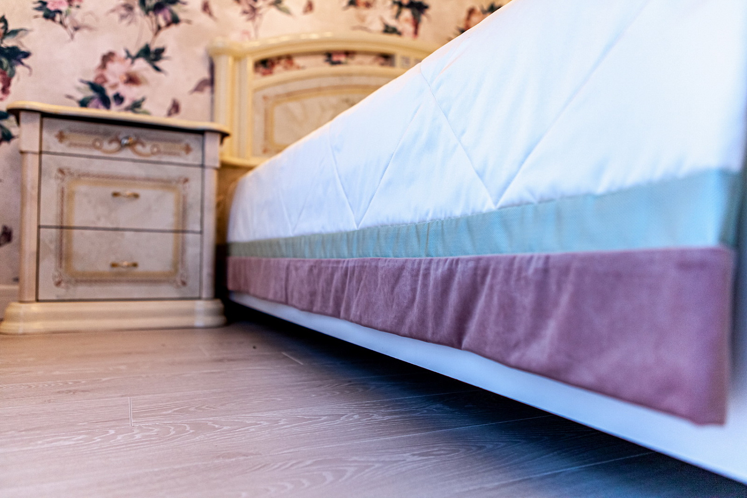 Портьеры спальни с классическим сочетанием тканей